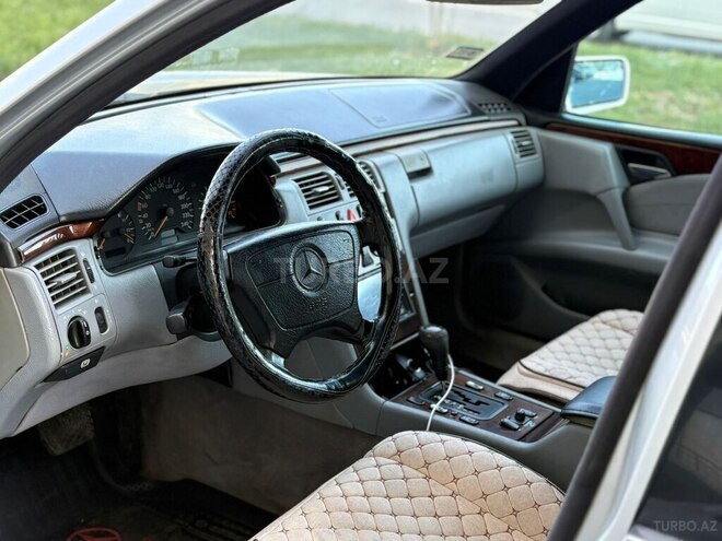 Mercedes E 230 1997, 335,000 km - 2.3 l - Sumqayıt