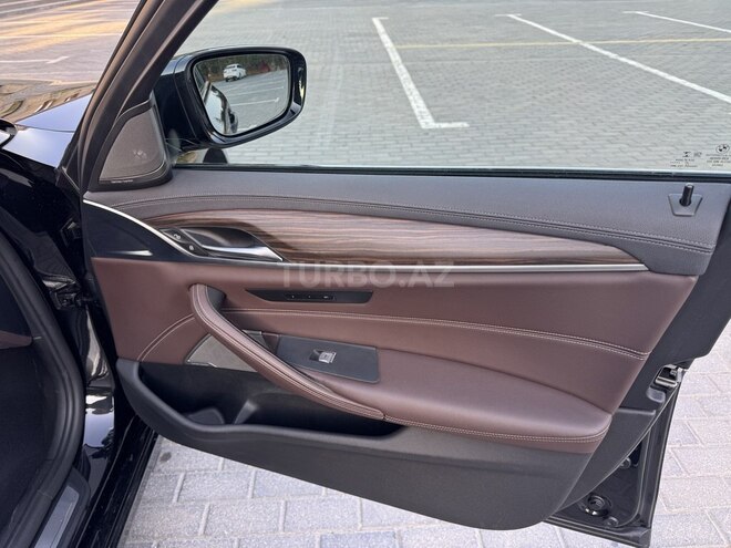 BMW 530e-12