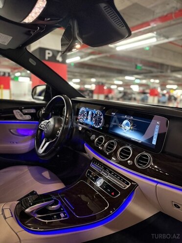Mercedes E 300-9