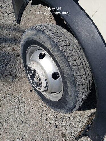 GAZ  2000, 123,456 km - 2.4 l - Salyan
