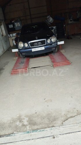 Mercedes E 220 1998, 300,000 km - 2.2 l - Xaçmaz