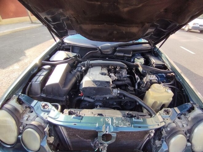Mercedes E 200 1999, 219,780 km - 2.0 l - Gəncə