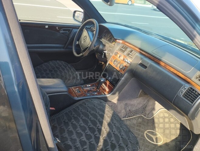 Mercedes E 200 1999, 219,780 km - 2.0 l - Gəncə