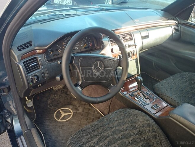 Mercedes E 200 1999, 219,780 km - 2.0 l - Gəncə