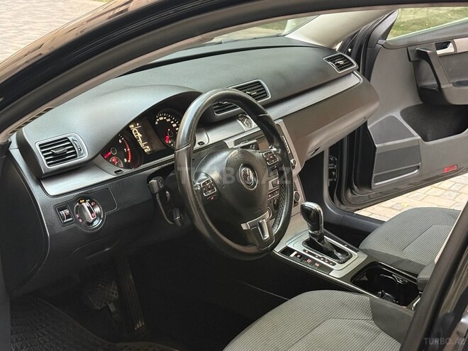Volkswagen Passat 2013, 235,452 km - 1.8 л - Bakı