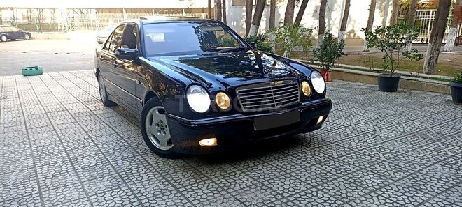 Mercedes E 240 1999, 352,323 km - 2.4 л - Bakı