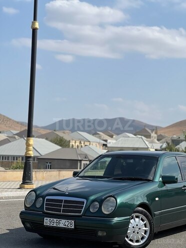 Mercedes E 240 1999, 332,000 km - 2.4 l - Gəncə