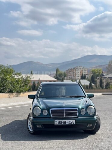 Mercedes E 240 1999, 332,000 km - 2.4 l - Gəncə