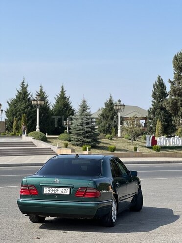 Mercedes E 240 1999, 332,000 km - 2.4 l - Gəncə