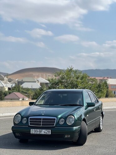 Mercedes E 240 1999, 332,000 km - 2.4 l - Gəncə