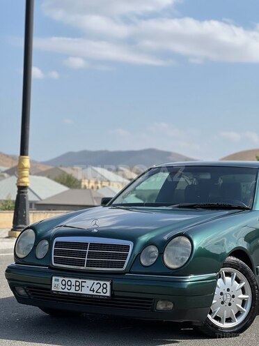 Mercedes E 240 1999, 332,000 km - 2.4 l - Gəncə