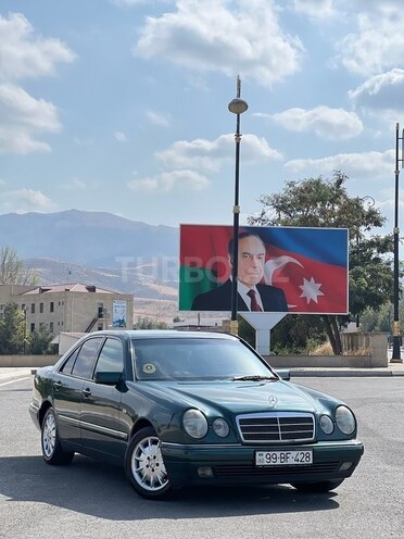 Mercedes E 240 1999, 332,000 km - 2.4 l - Gəncə