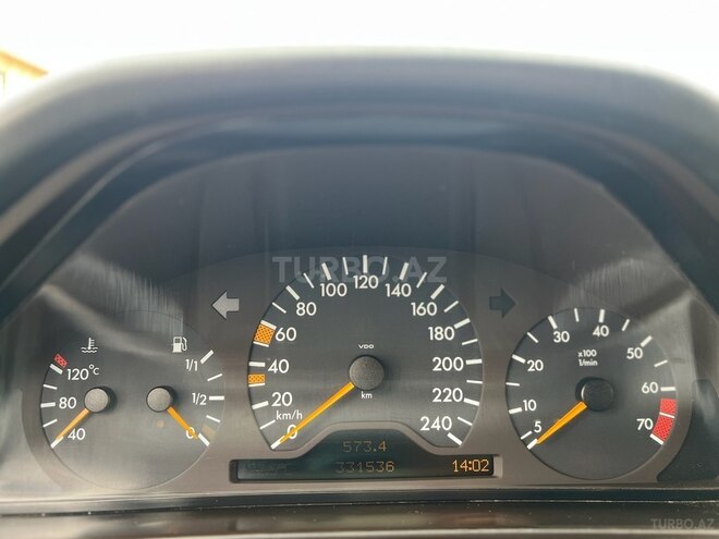 Mercedes E 240 1999, 332,000 km - 2.4 l - Gəncə
