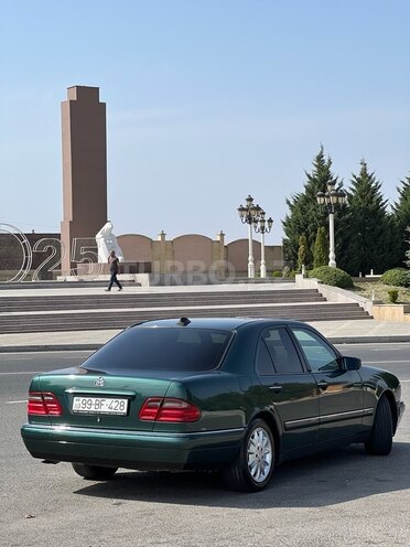 Mercedes E 240 1999, 332,000 km - 2.4 l - Gəncə