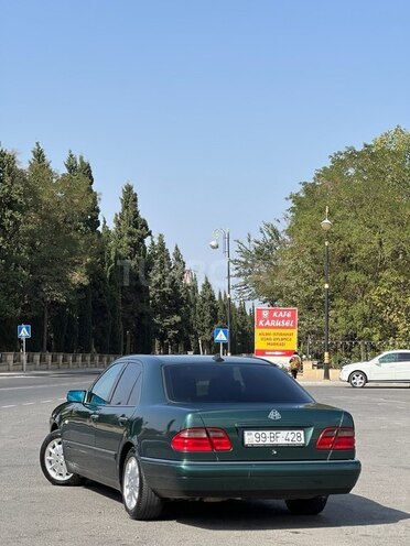 Mercedes E 240 1999, 332,000 km - 2.4 l - Gəncə