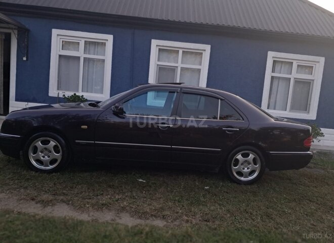 Mercedes E 230 1996, 345,291 km - 2.3 l - Zaqatala
