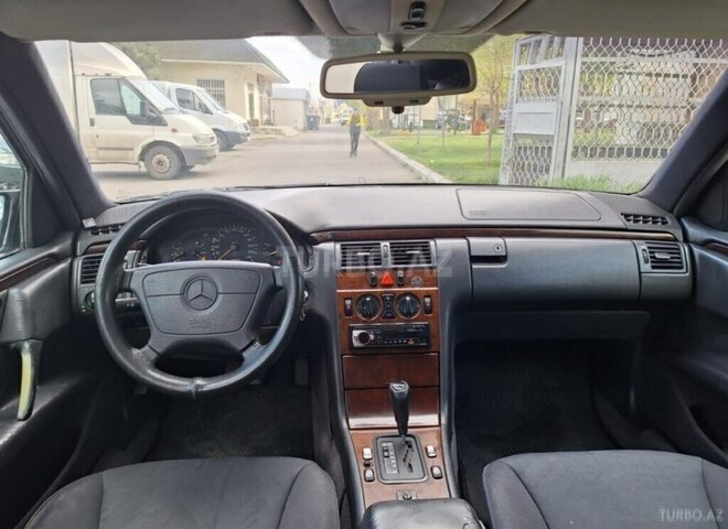 Mercedes E 230 1996, 345,291 km - 2.3 l - Zaqatala