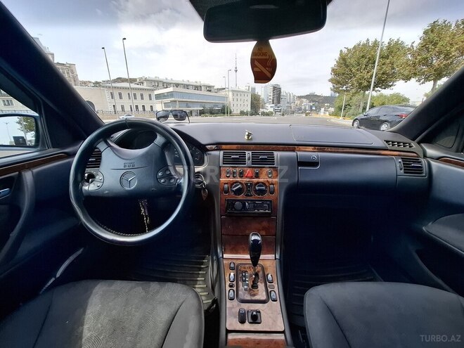 Mercedes E 220 1999, 427,034 km - 2.2 l - Bakı