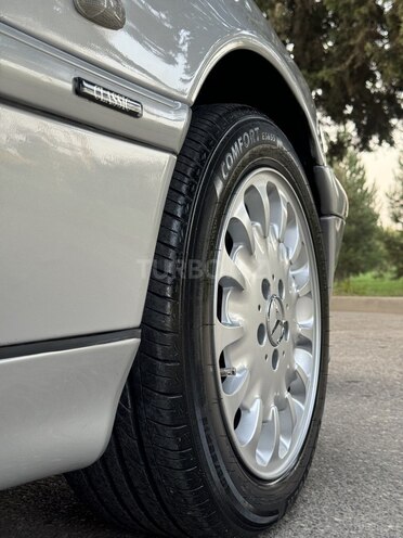Mercedes C 220 2000, 344,000 km - 2.2 l - Saatlı
