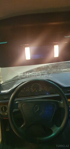 Mercedes E 220 1995, 190,000 km - 2.2 l - Gəncə