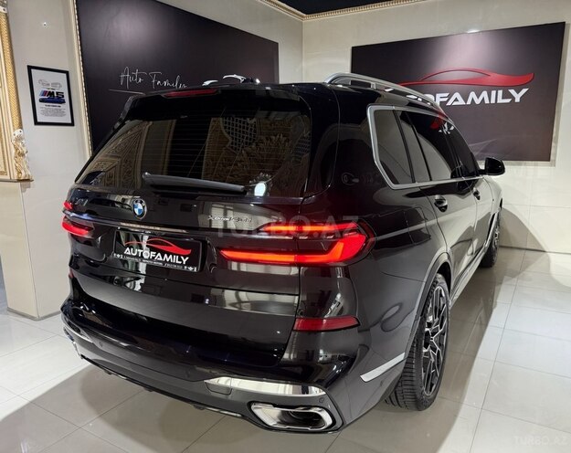 BMW X7-4
