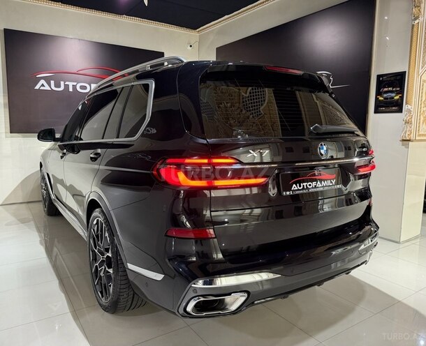 BMW X7-6