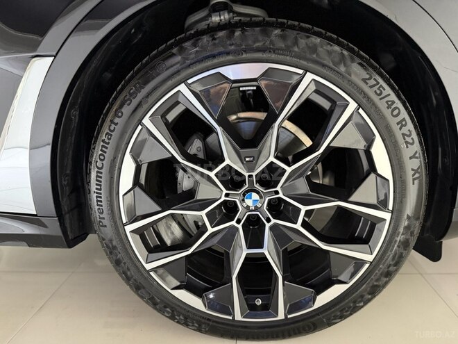 BMW X7-8
