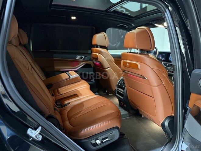 BMW X7-15