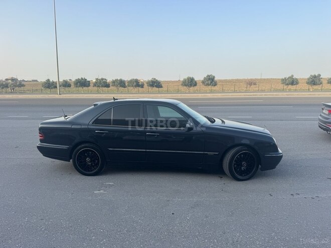 Mercedes E 270 2001, 406,000 km - 2.7 l - Bakı