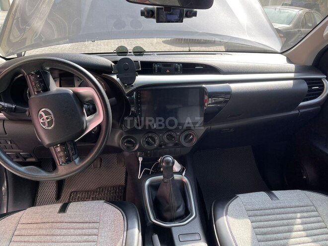Toyota Hilux 2022, 68,500 km - 2.4 l - Bakı