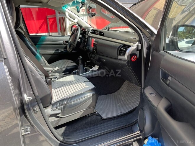 Toyota Hilux 2022, 68,500 km - 2.4 l - Bakı