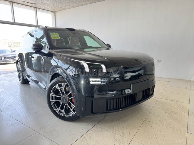 Lynk & Co 900-3