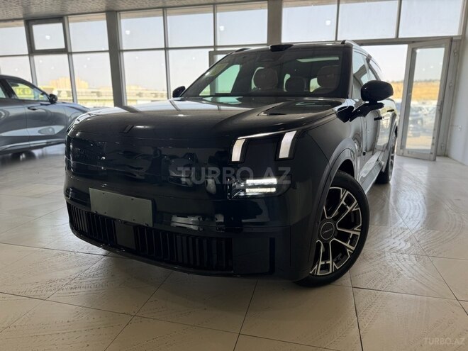 Lynk & Co 900-1