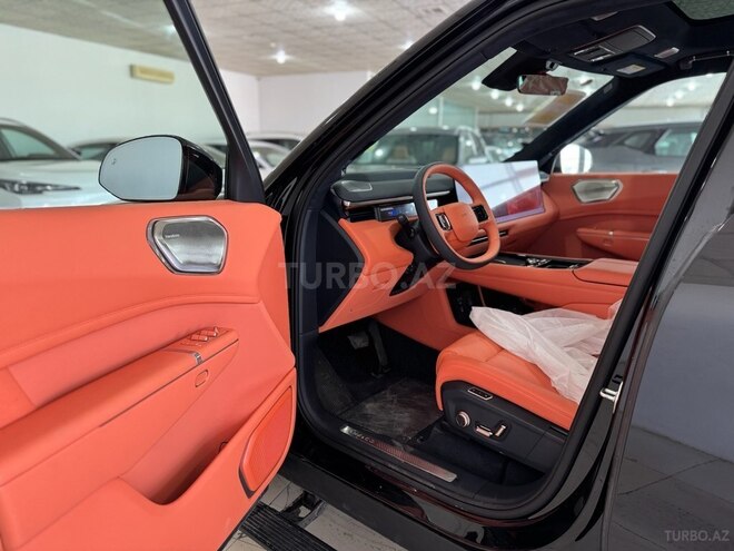 Lynk & Co 900-6