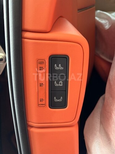 Lynk & Co 900-14