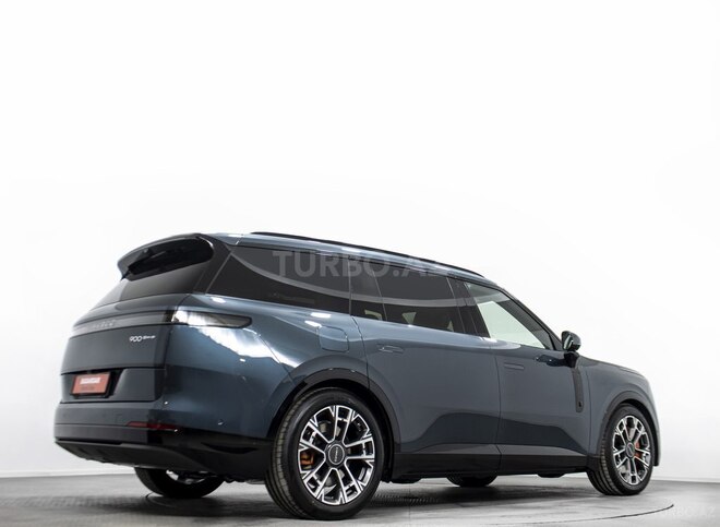 Lynk & Co 900-4