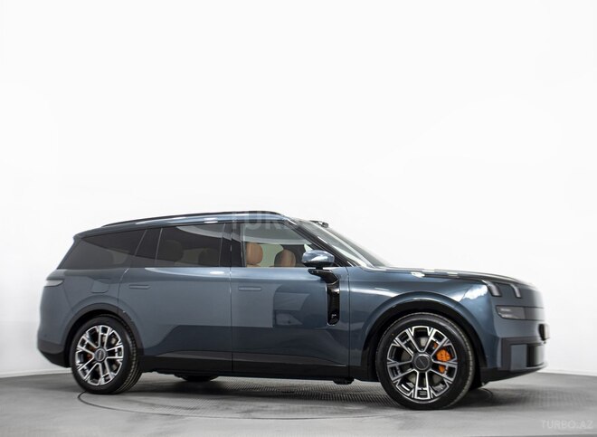 Lynk & Co 900-2