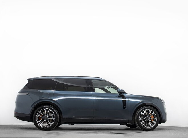 Lynk & Co 900-3