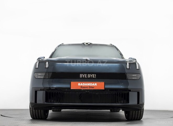 Lynk & Co 900-1