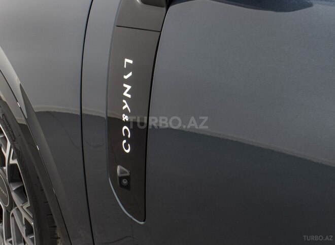 Lynk & Co 900-12