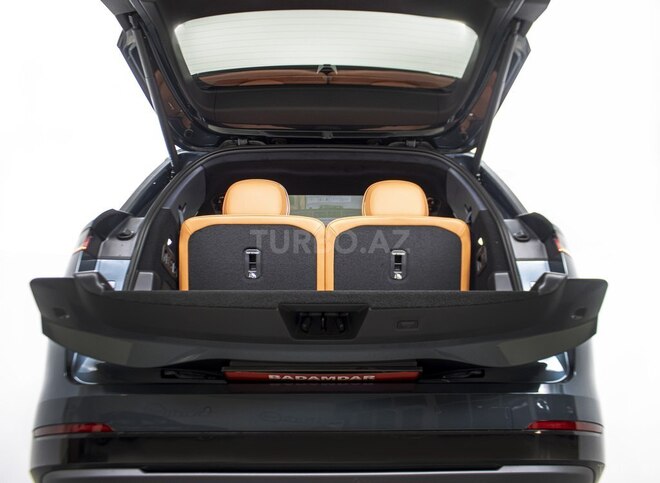 Lynk & Co 900-8
