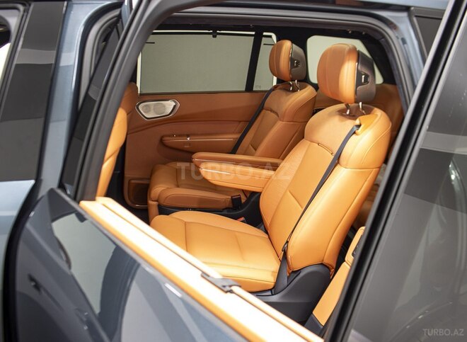 Lynk & Co 900-18