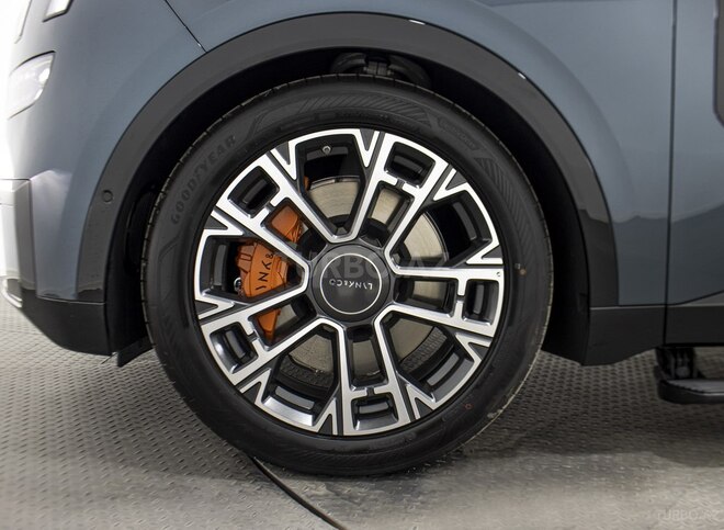 Lynk & Co 900-9