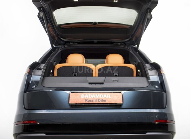 Lynk & Co 900-7