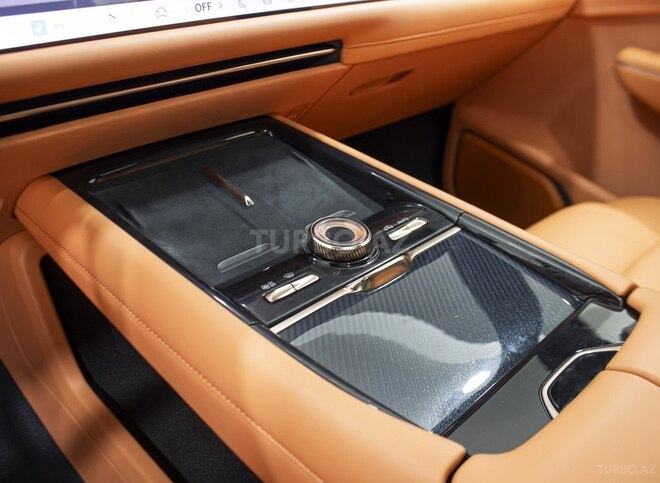 Lynk & Co 900-36