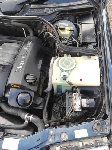 Mercedes C 240 1998, 254,818 km - 2.4 l - Qazax