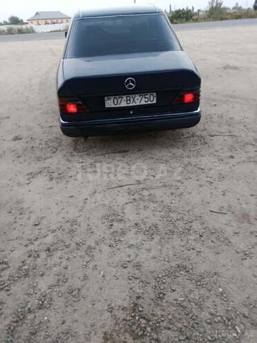 Mercedes  1991, 378,548 km - 2.0 л - Salyan