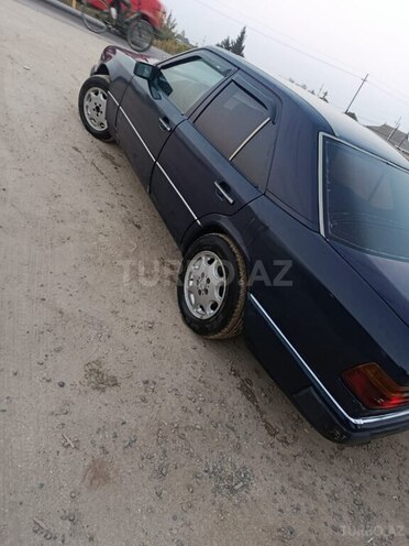 Mercedes  1991, 378,548 km - 2.0 л - Salyan