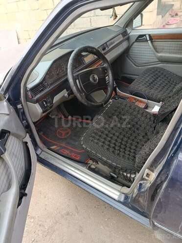 Mercedes  1991, 378,548 km - 2.0 л - Salyan