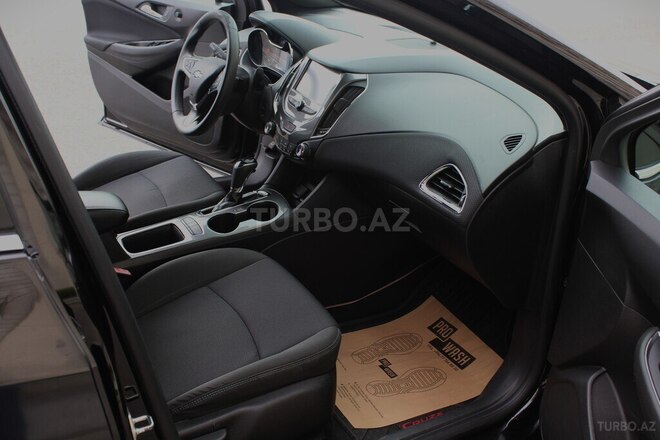 Chevrolet Cruze-12